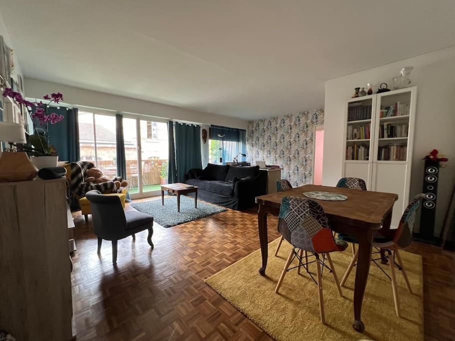 Grand Appartement Avec Balcon Et Parking Gratuit Sur Place Paris Ngoại thất bức ảnh